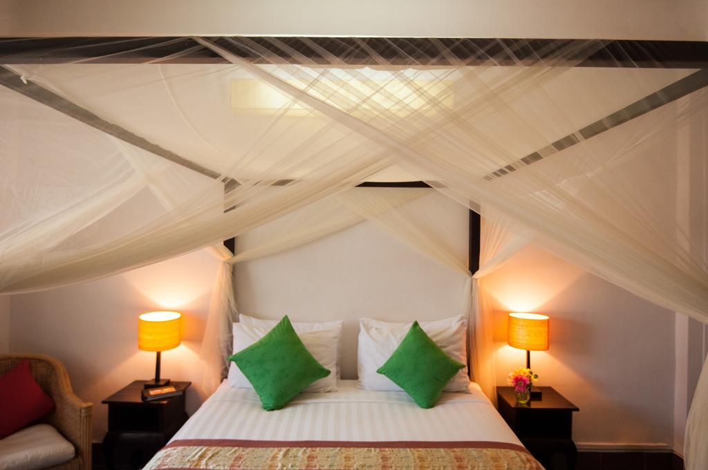 The Willow Boutique Hotel Phnom Penh Exterior photo
