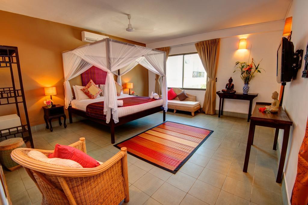 The Willow Boutique Hotel Phnom Penh Exterior photo