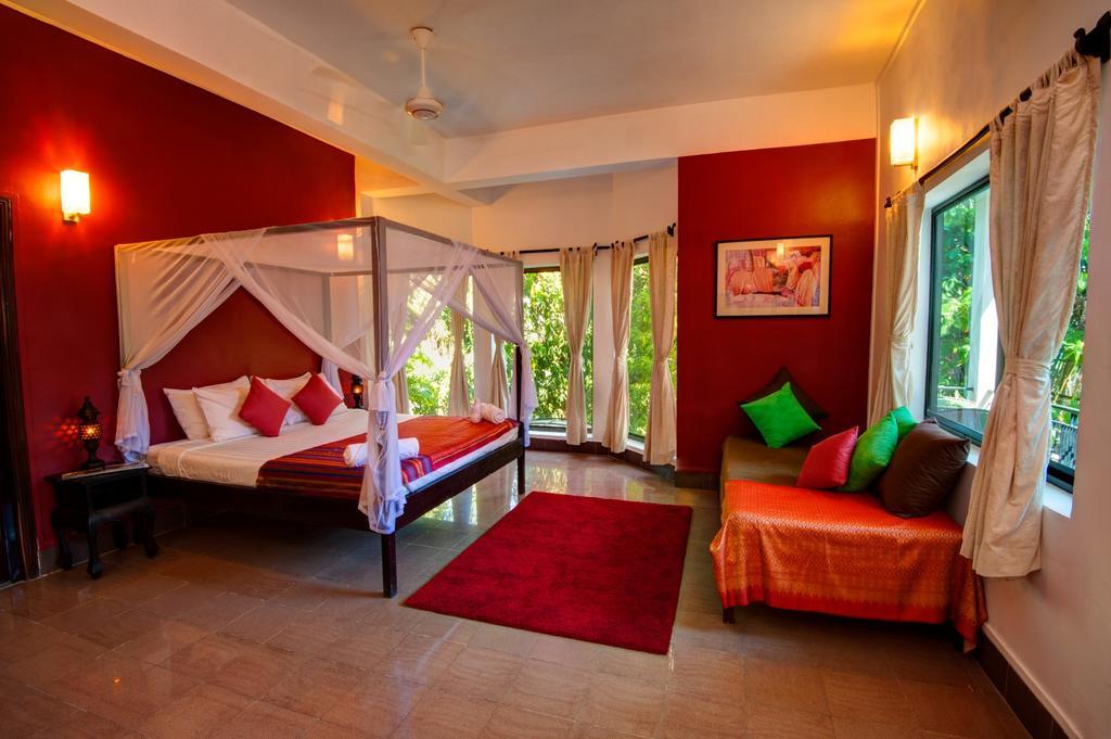 The Willow Boutique Hotel Phnom Penh Exterior photo