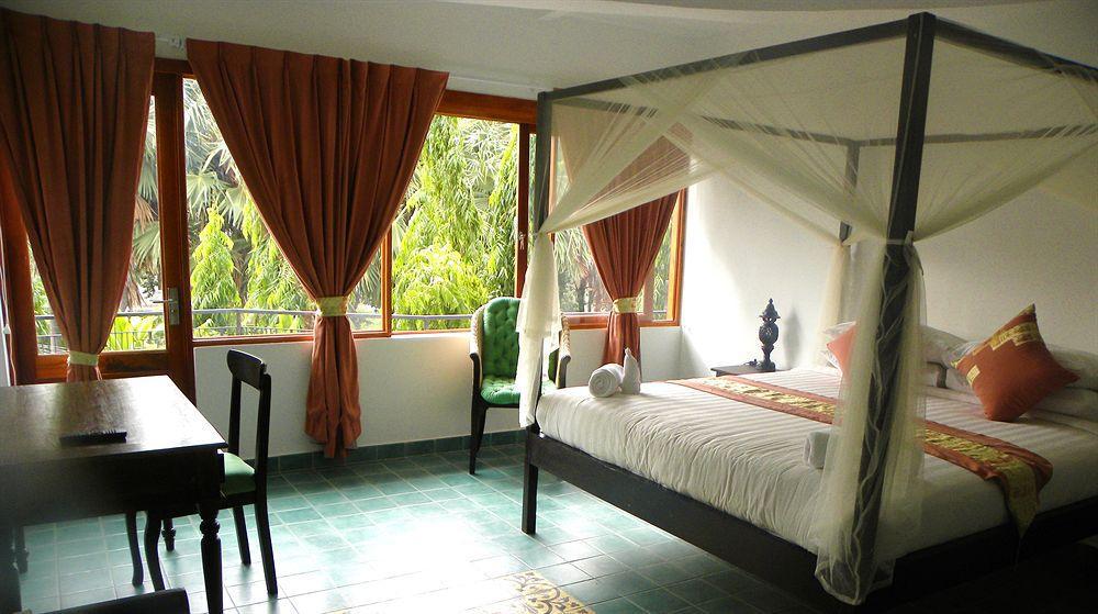 The Willow Boutique Hotel Phnom Penh Exterior photo