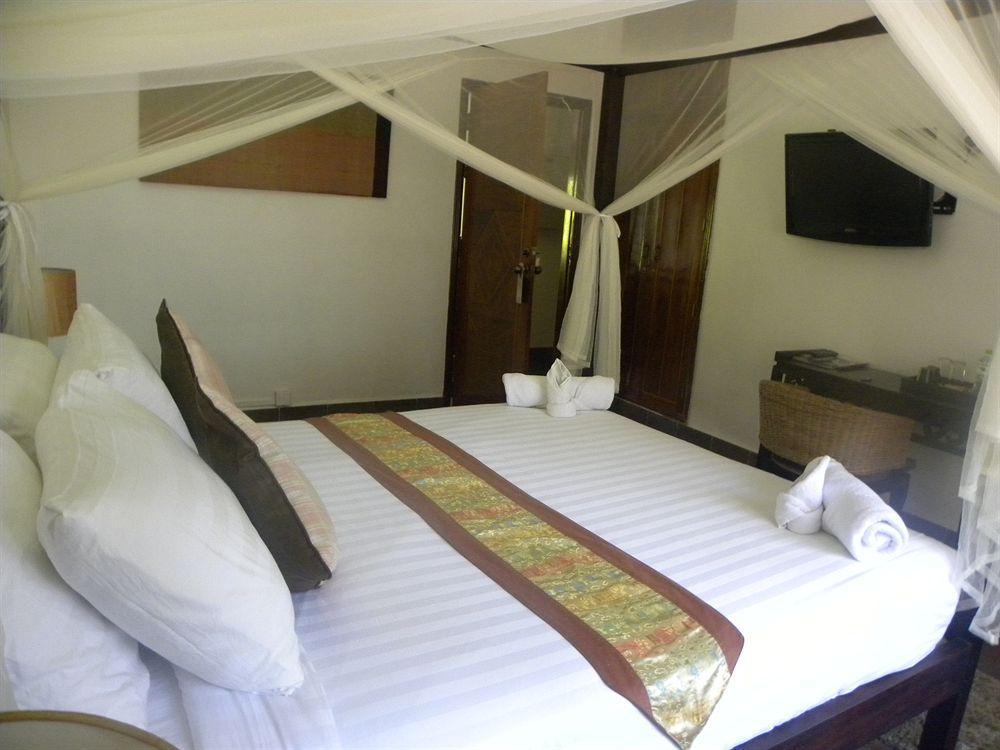 The Willow Boutique Hotel Phnom Penh Exterior photo