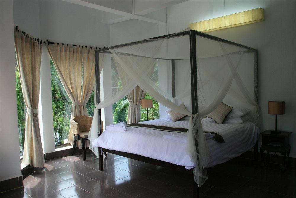 The Willow Boutique Hotel Phnom Penh Exterior photo