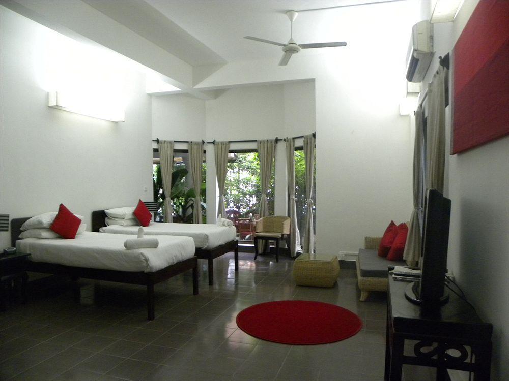 The Willow Boutique Hotel Phnom Penh Exterior photo