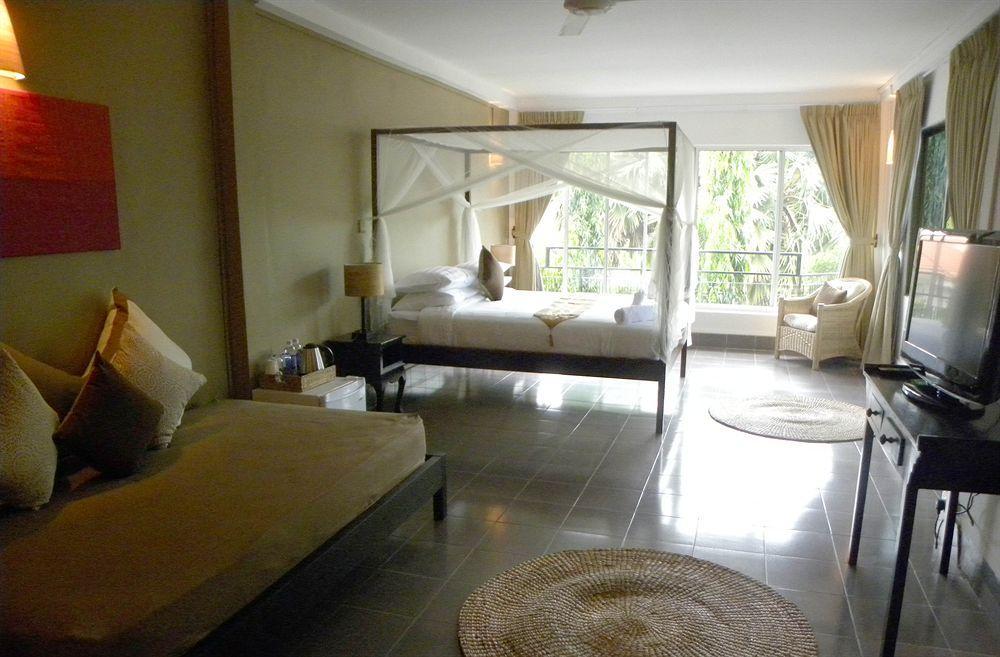 The Willow Boutique Hotel Phnom Penh Exterior photo