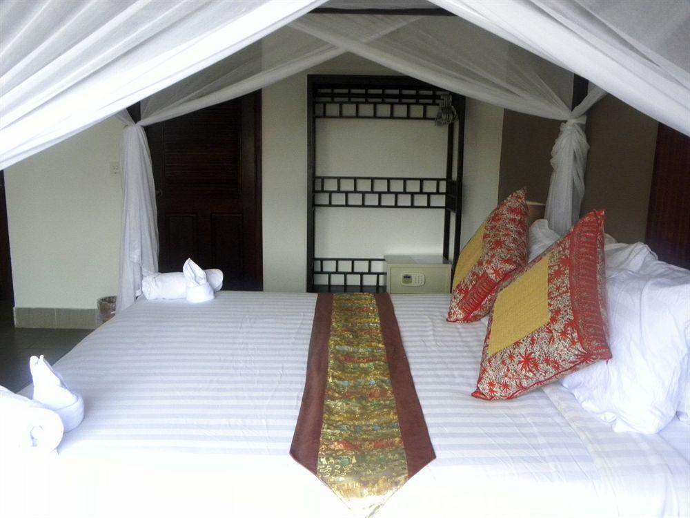 The Willow Boutique Hotel Phnom Penh Exterior photo