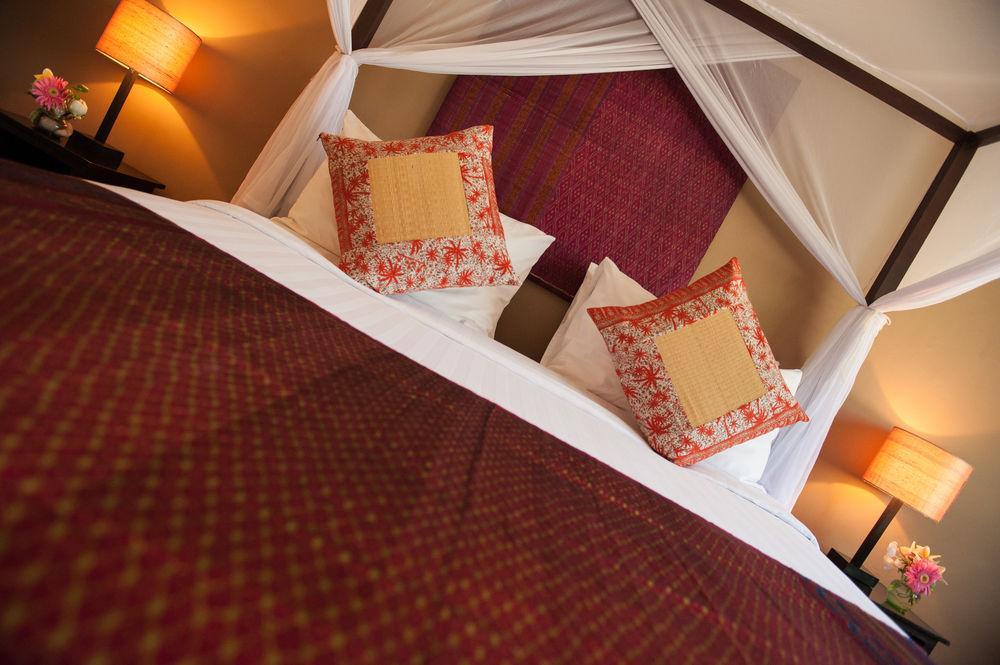 The Willow Boutique Hotel Phnom Penh Exterior photo