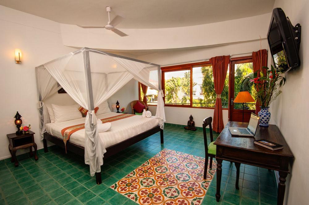 The Willow Boutique Hotel Phnom Penh Exterior photo